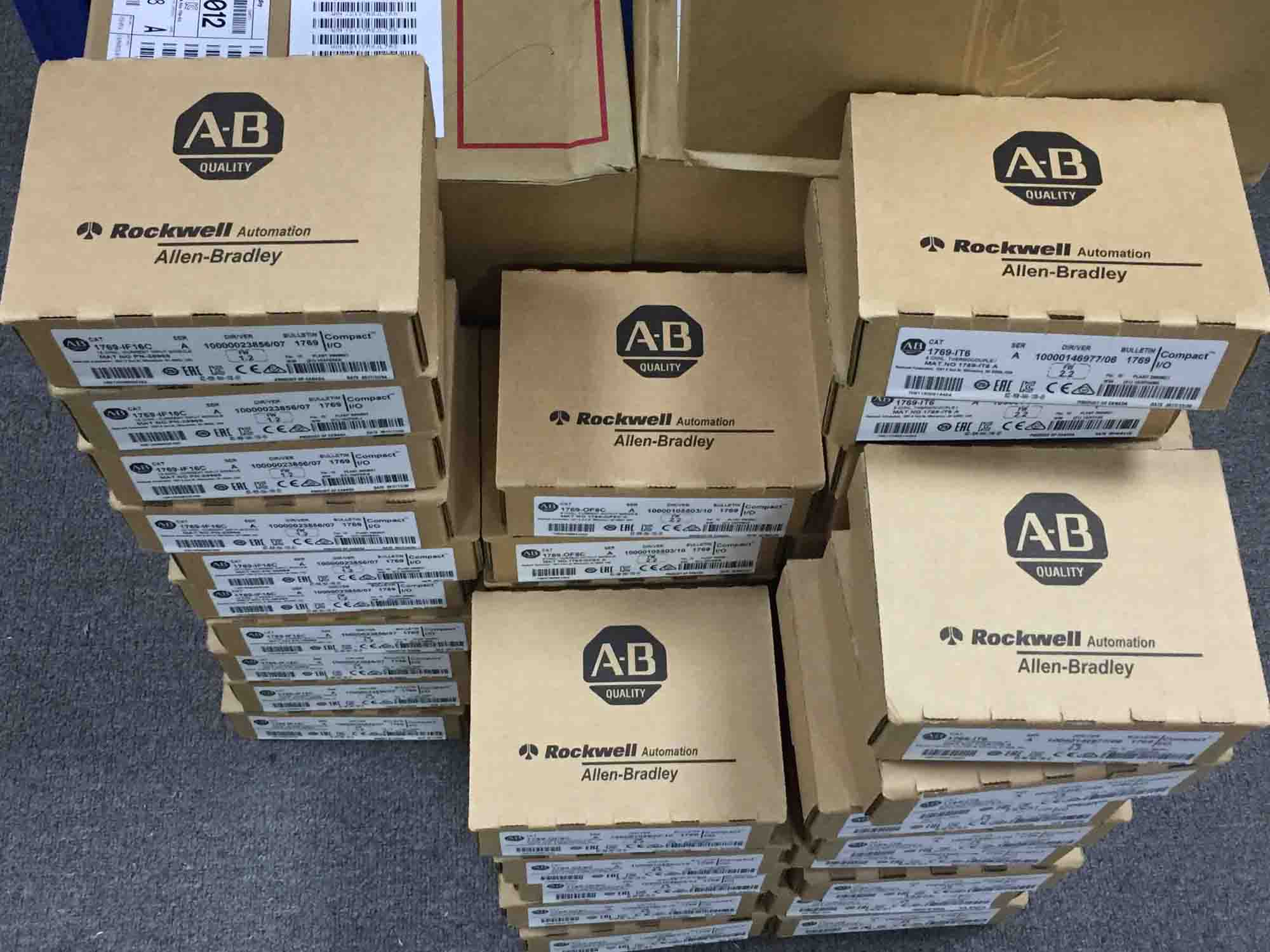 New sealed 5069-IB8S Allen BradleyCompact5000 DC Safety Input Module