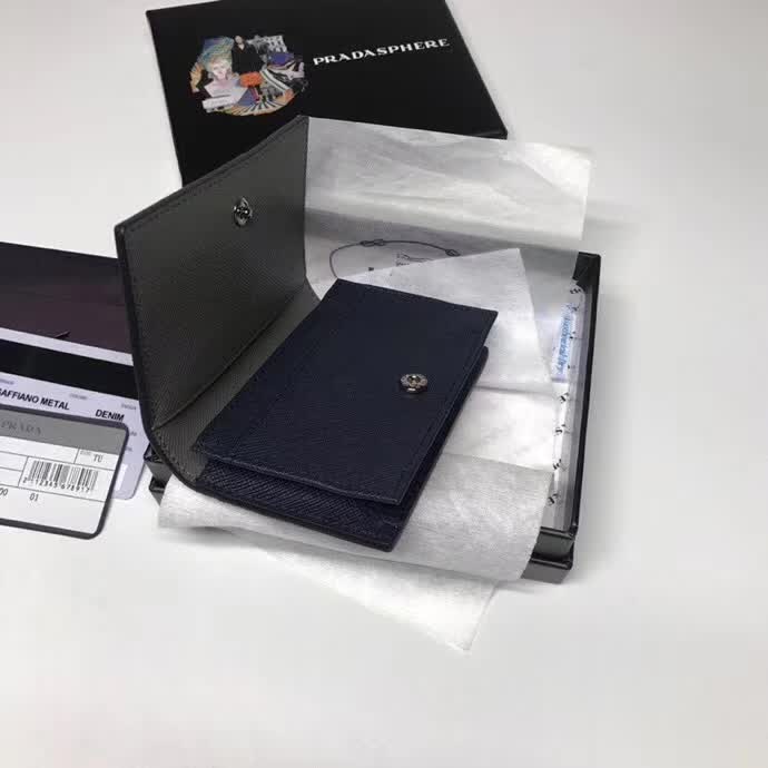 【原版皮】普拉达/Prada 男士卡包，选用十字纹牛皮裁制而成，版型立挺，精湛走线均匀整齐，油边顺滑，做工精致如图可见，款号：2MC122