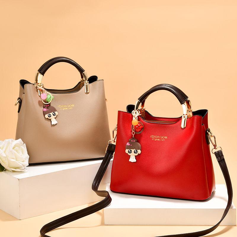 2020革の質感の女性の新しい小さな新鮮なレディースバッグ