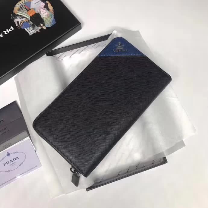 【原版皮】普拉达/Prada 拉链钱夹，选用十字纹小牛皮裁制而成，边角点缀三角散字徽标，经典之作，简单时尚，款号：2ML188