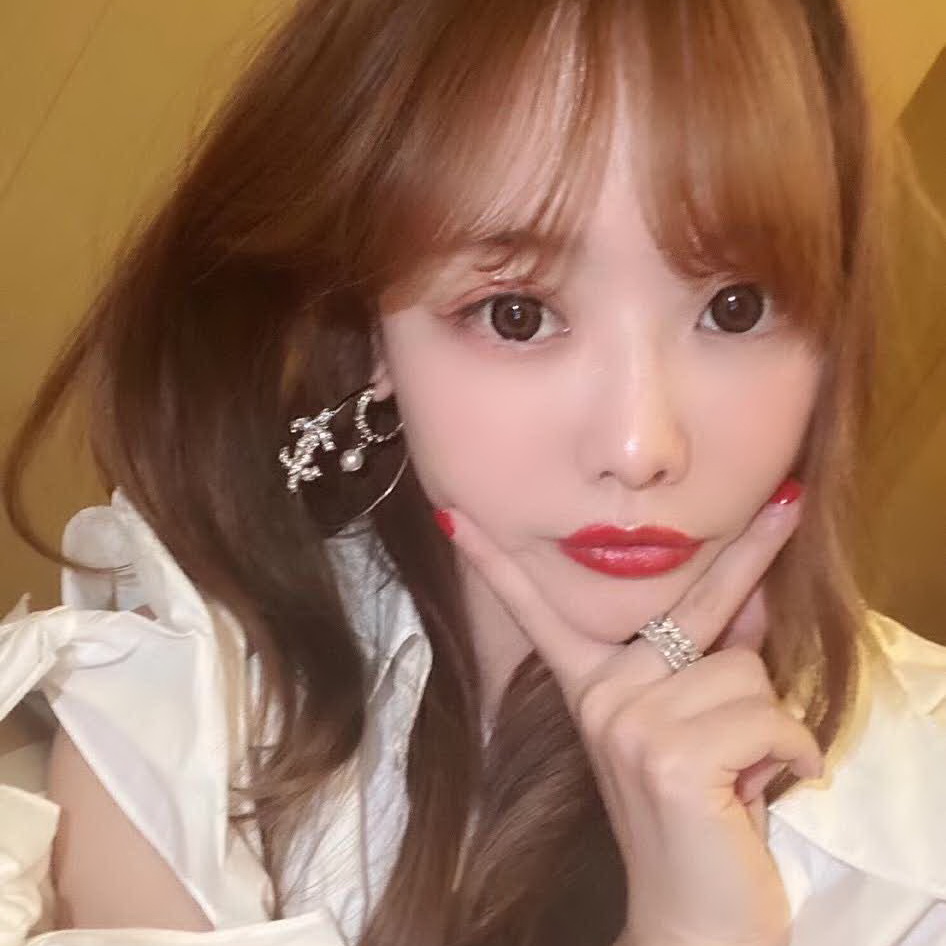 20秋季最新专柜款-Chanel耳环一万个推荐的一款，非常的仙女，上耳惊喜感十足，非常的高档大气，完美指数绝对5星，一定要入的单品，非常重工