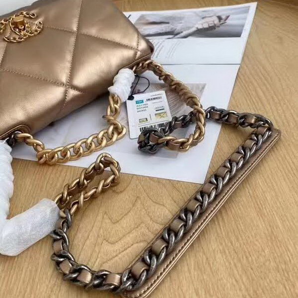 【原版皮】香奈儿/Chanel 19 Bag系列口盖包，采用轻盈绵柔质感山羊皮结合大菱格设计元素，链条拼接古金，古银，亮银，款号：AS1160