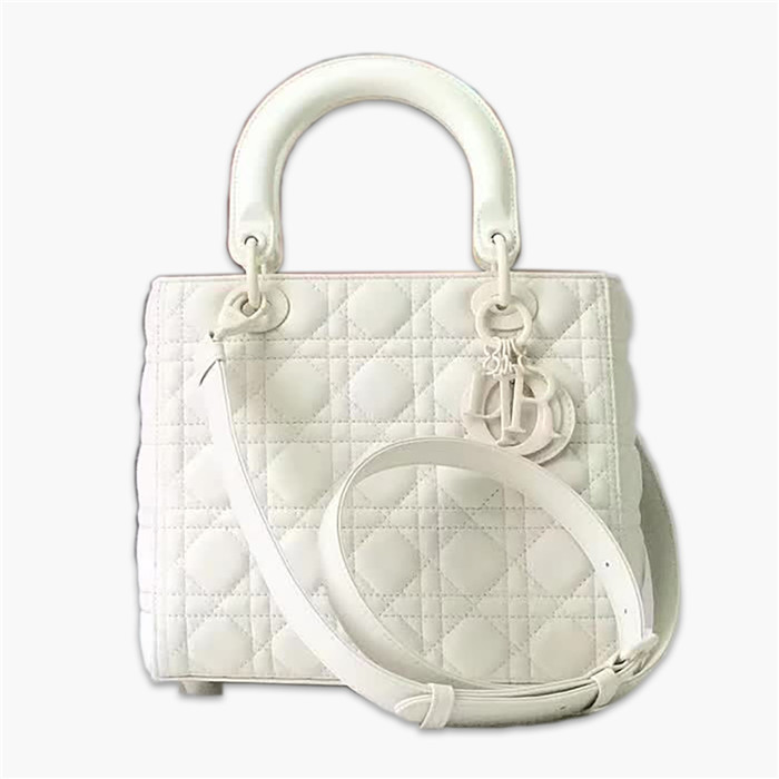 【原版皮】迪奥/Dior 戴妃包，磨砂系列，选用小牛皮绗缝藤格纹，饰有 Ultra matte 饰面金属配饰