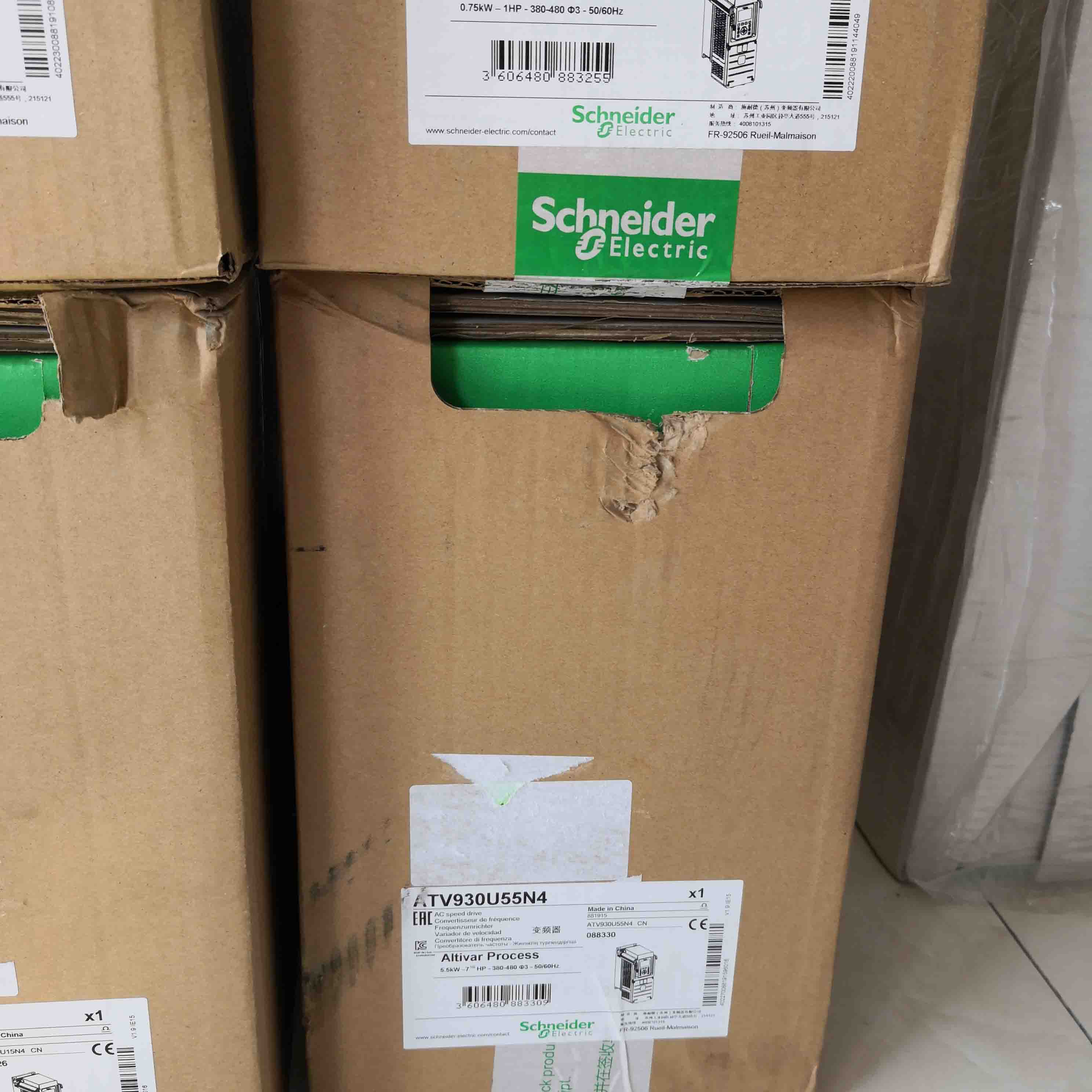ATV930U55N4 Schneider Variable speed drive ATV930 5,5kW Original Factory Sealed New