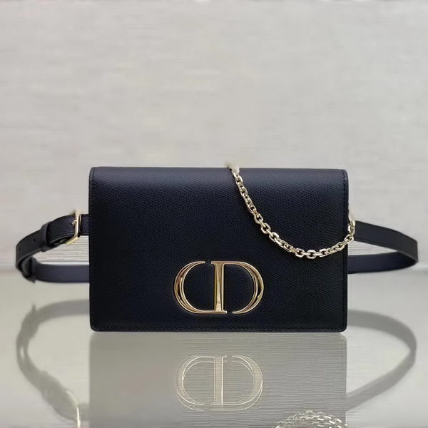 【原版皮】迪奥/Dior 30Montaigne 腰包WOC二合一，采用多功能设计，正面饰以CD元素，展现30 Montaigne系列产品的标志性外观，可搭配腰带佩戴，肩背，斜挎或作为手拿包使用