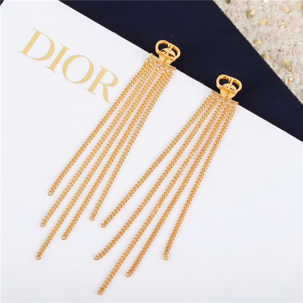 20秋季最新专柜款-Dior新款CD流苏耳环，一定要买，不仅实物好看到爆，上耳佩戴效果更是绝佳，而且，一对三用的超强功能性，完全找不到任何say NO的理由