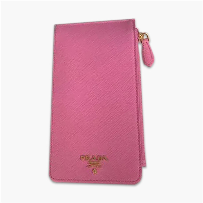 【原版皮】普拉达/Prada 卡包，男女通用款，选用十字纹牛皮裁制而成，点缀金色散字唛徽标，超大容量
