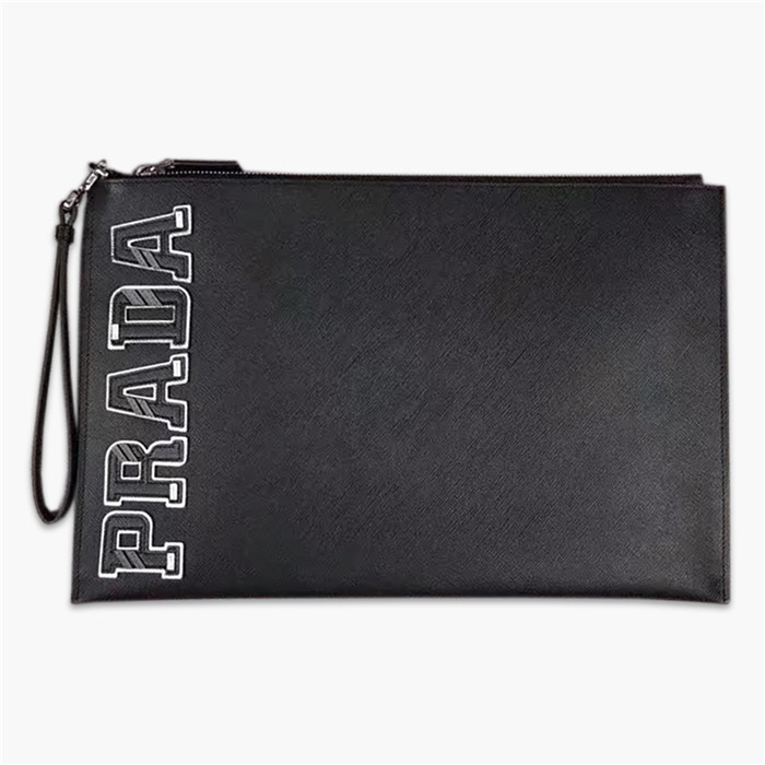 【原版皮】普拉达/Prada 男士手包，限量版，选用十字纹小牛皮裁制而成，绗缝特别的皮革徽标设计凸显个性，时尚炫酷，就是要你好看，款号：2NG001