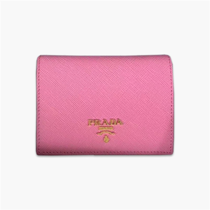 【原版皮】普拉达/Prada 短款钱夹，选用十字纹小牛皮裁制而成，点缀金色散字唛徽标，简单实用，提升个人品味的一款，款号：1M0204