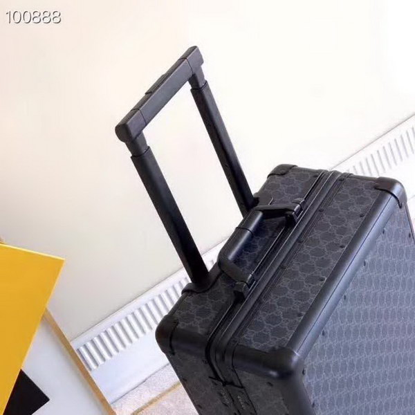 古驰/Gucci 旅行箱，釆用先进聚碳纤维工艺，高档大气的LOGO，独特设计理念，趣味横生，时尚潮流，复古风格与完美工艺，二者结合